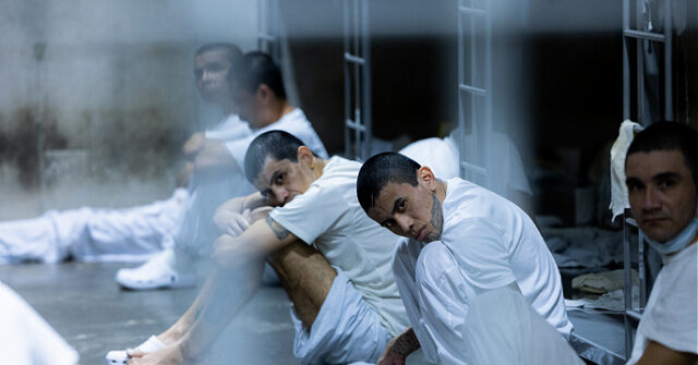 FBI Says Venezuelan Officials ‘Likely Using’ Tren de Aragua Gang