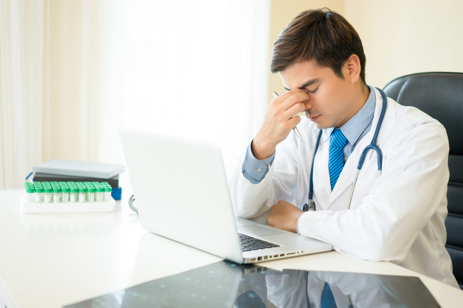 nearly half of U.S. doctors report burnout symptoms—again