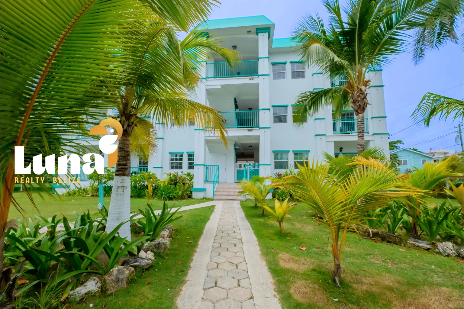Invest in Belize Real Estate: Top 8 Reasons