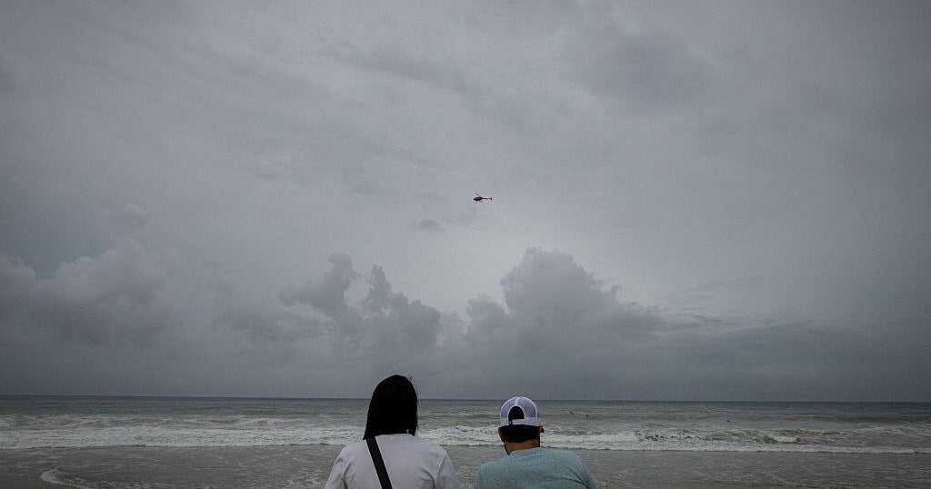 Hurricane Erin, 1st of Atlantic season, restrengthens to Category 4 storm. Maps show its path and forecast.
