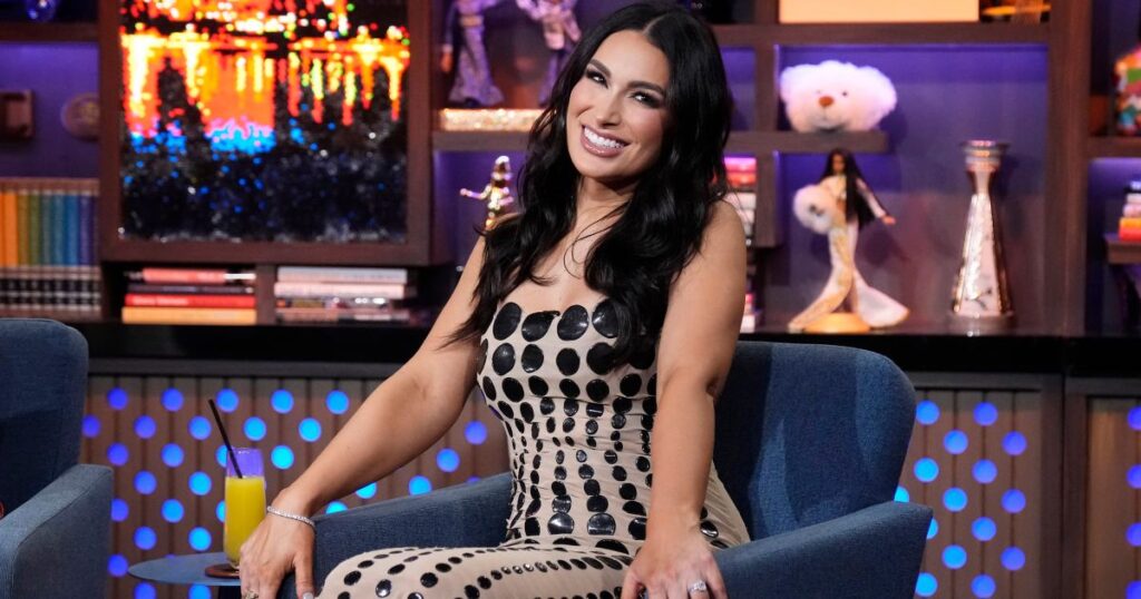 Ashley Iaconetti’s Favorite ‘Lifestyle’ Leggings Are on Sale for $10